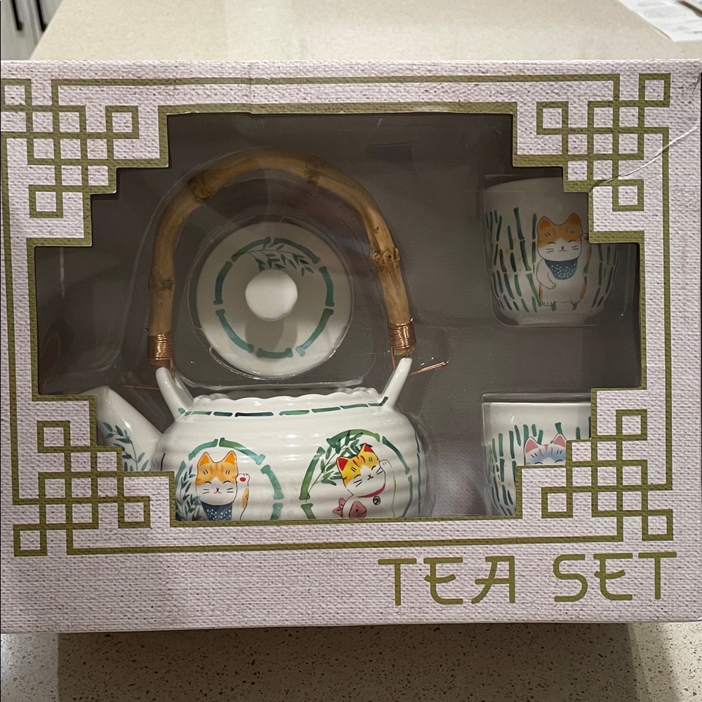 Lucky Cat Tea Set with Bamboo Handle